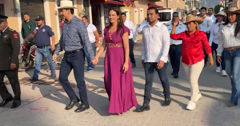 Con acto cívico y desfile, encabeza Héctor Santana el 115 aniversario de la Revolución Mexicana