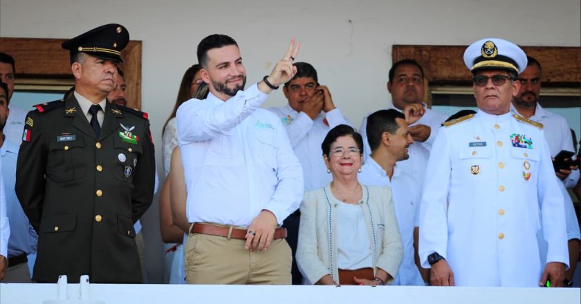 Puerto Vallarta celebra con desfile el 115 aniversario de la Revolución Mexicana