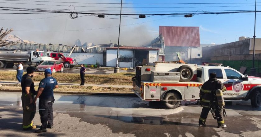 Gobierno de Bahía de Banderas envía apoyo inmediato a Puerto Vallarta tras incendio