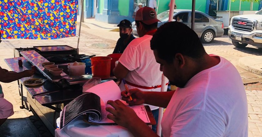 Salud Municipal verifica higiene en puestos con venta de alimentos
