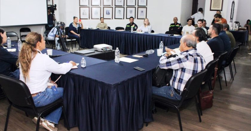 Alcalde Luis Munguía renueva compromiso con la preservación de playas limpias