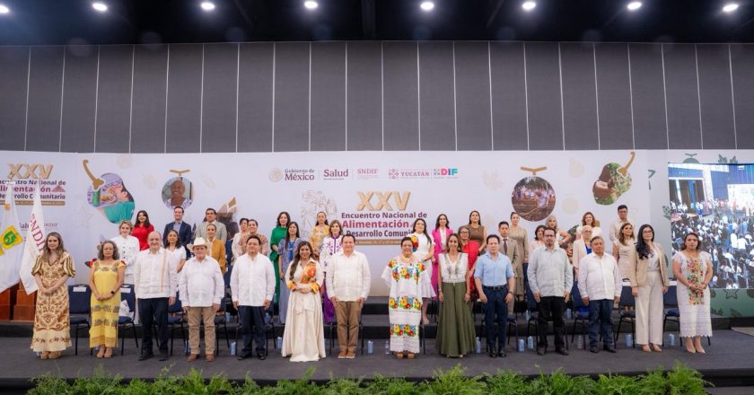 Beatriz Estrada fortalece programas sociales en encuentro nacional