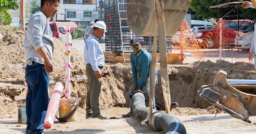 Avanza obra de sustitución de subcolector en Villa Río y Fluvial Vallarta