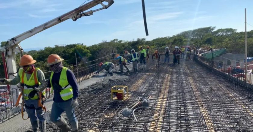 Puente Amado Nervo beneficiará a medio millón de habitantes de la región de Occidente