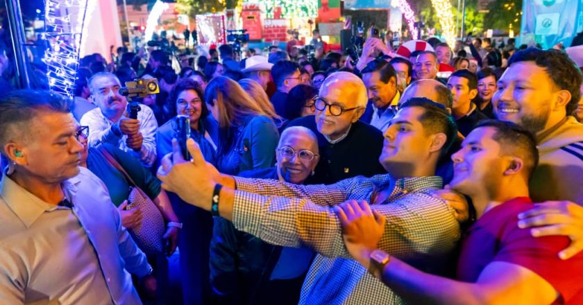 Beatriz Estrada y Miguel Ángel Navarro inauguran el Festival Navideño 2025