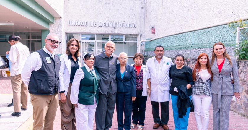 Beatriz Estrada y Miguel Ángel Navarro acompañan a familias beneficiadas con cirugías de rodilla y cadera
