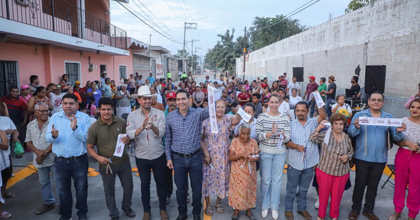 Héctor Santana entrega la primera etapa de la Calle Benito Juárez en El Porvenir