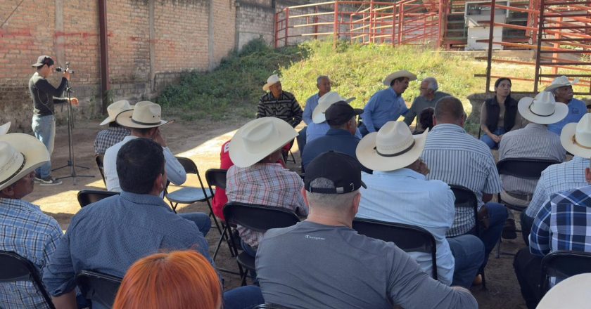 Gobernador Navarro Quintero pone en la mesa acuerdos clave con ganaderos y comisariados de Xalisco