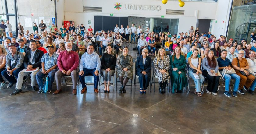 Recategorización y aumento salarial a trabajadores de base, anuncia el gobernador Navarro