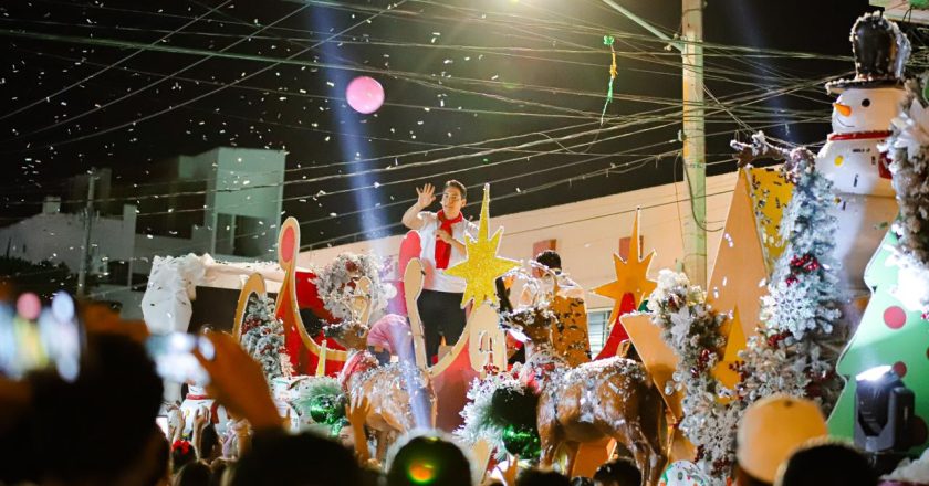Recorre Héctor Santana más de 15 localidades de Bahía de Banderas con el Desfile Navideño