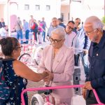 Beatriz Estrada y Miguel Ángel Navarro entregan triciclos de carga que impulsan el autoempleo