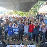 Entrega Héctor Santana arcones navideños al sector pesquero de Bahía de Banderas