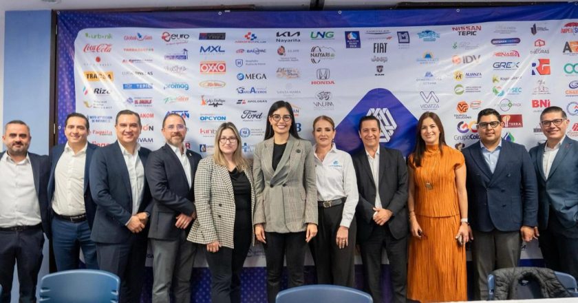 Empresarios reconocen a Geraldine Ponce por apoyar a emprendedores