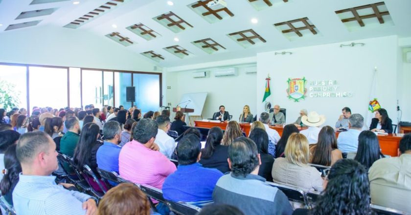 Miguel Angel Navarro Quintero hace un llamado a su gabinete para continuar con honestidad