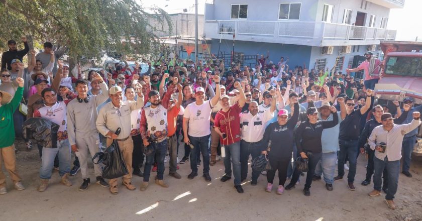 Héctor Santana inicia el año limpiando Bahía de Banderas con el «Limpiatón»