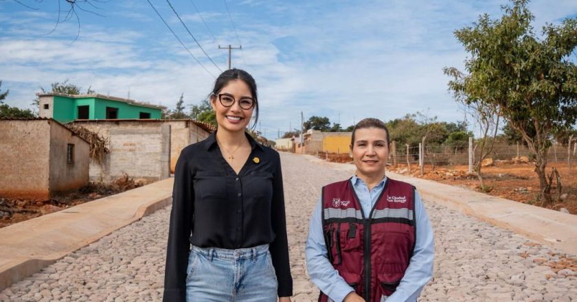 Geraldine atiende Santiago de Pochotitán con supervisión de obras