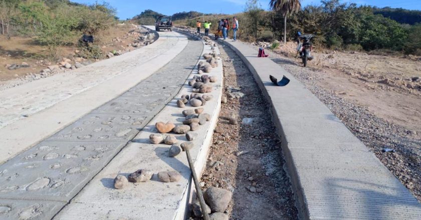 Mejoran vialidades de acceso de Quiviquinta a Huajicori