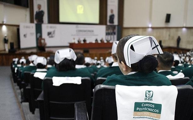 IMSS fortalece enfermería nacional al graduar a mil 555 especialistas de 11 cursos postécnicos