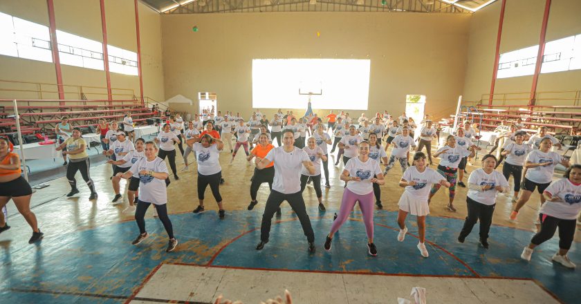 Héctor Santana y Margui Zúñiga impulsan el “Reto DIF” para fortalecer la salud de las mujeres