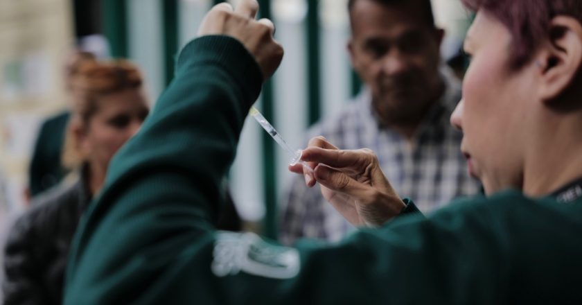 Avanza IMSS en vacunación de temporada invernal con aplicación de más de 16.5 millones de dosis