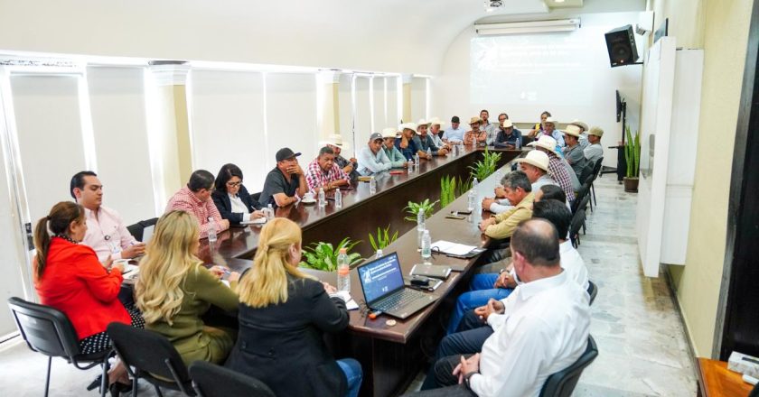 Encabeza Rocío González reunión de ejidatarios con personal de la CFE