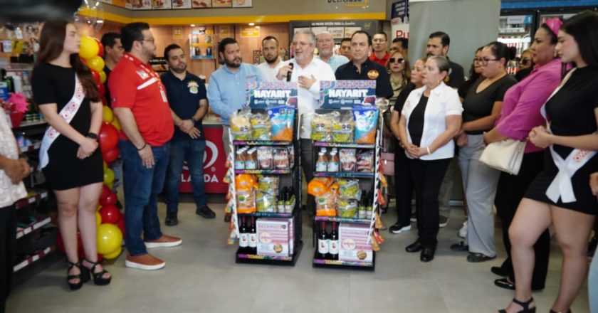 Gobierno de Nayarit impulsa consumo local con exhibidor “Nayarit Produce” en tiendas OXXO