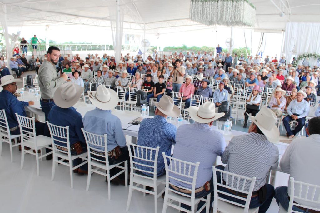 Luis Munguía respalda a Antonio Arreola como nuevo presidente de la Asociación Ganadera Local