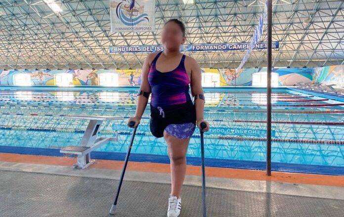 Paciente del Hospital de Pediatría del CMN Siglo XXI supera cáncer óseo y es campeona de natación en Chiapas