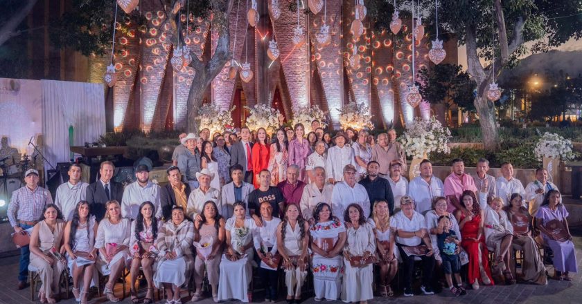 Formalizan su unión 40 parejas en las bodas colectivas de Tepic