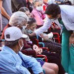 Protege DIF Vallarta a adultos mayores del CAIAM con jornada de vacunación