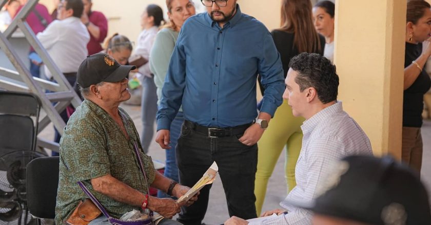 Héctor Santana acerca soluciones a San Vicente con Audiencia Ciudadana