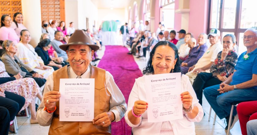 Beatriz Estrada festejó el Día de San Valentín en la Alameda de las y los Abuelos