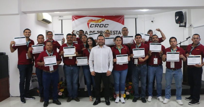 Entrega IMSS Nayarit reconocimientos CLIMSS a integrantes de la CROC