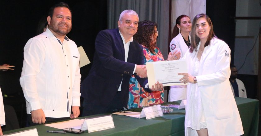 Egresan 74 especialistas del IMSS Nayarit; destaca primera generación en epidemiología