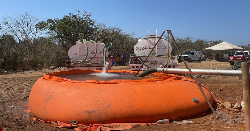 Gobierno del Estado mantiene atención permanente en incendio del relleno sanitario de Acaponeta