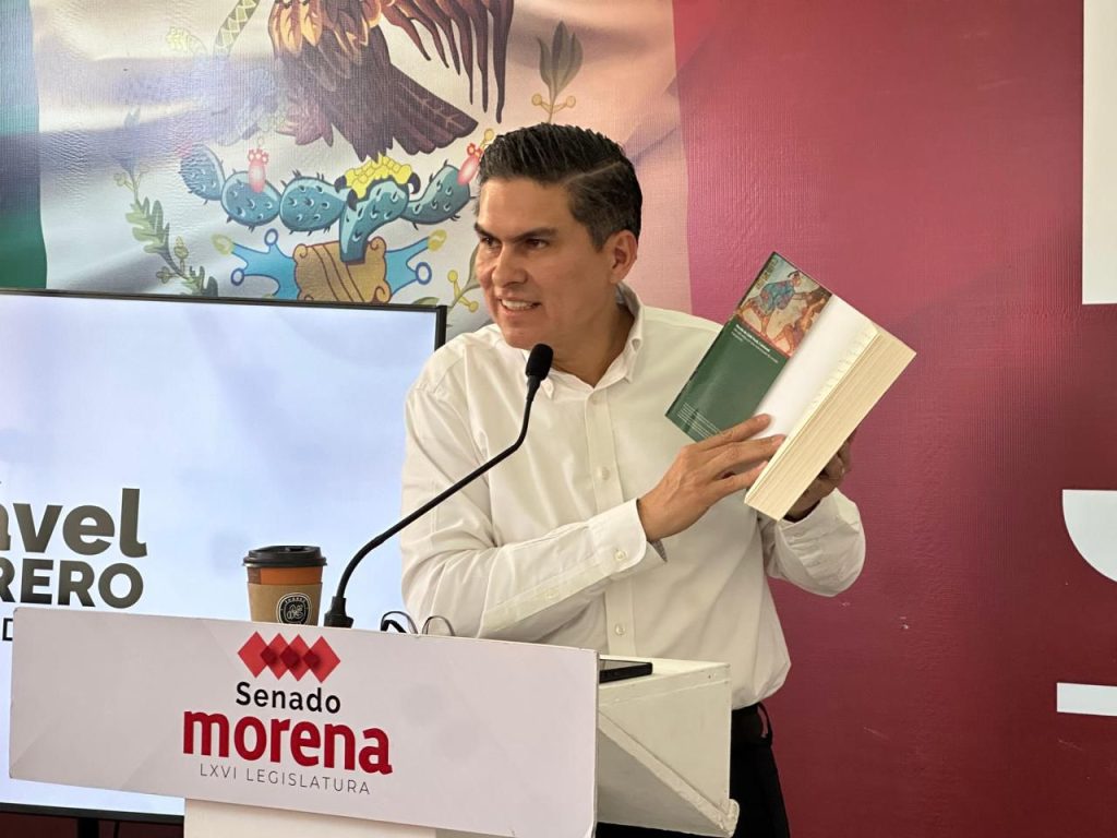 El libro que me envió el expresidente López Obrador “Tiene un valor incalculable”: Pável