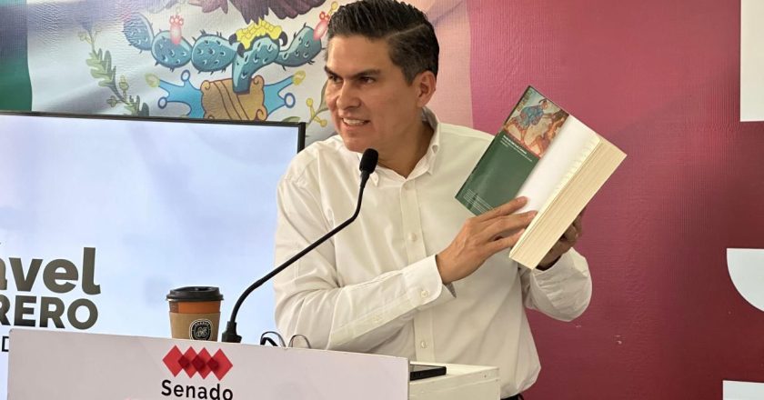 El libro que me envió el expresidente López Obrador “Tiene un valor incalculable”: Pável