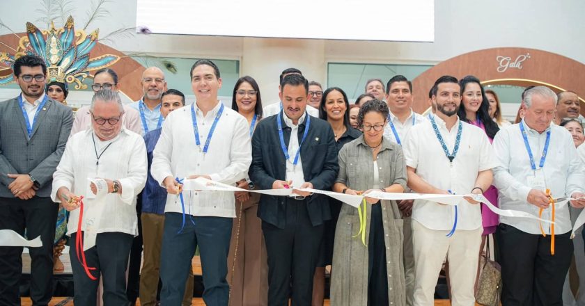 Héctor Santana resalta el progreso de Bahía de Banderas en la Gala Vallarta/Riviera Nayarit 2026