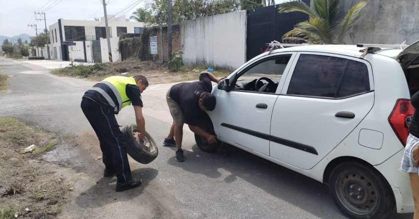 Gobierno de Nayarit refuerza presencia y apoyo a turistas en carreteras del estado