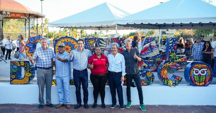 Inaugura Héctor Santana Plaza Pública en Corral del Risco