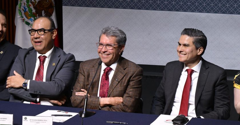 Pável Jarero acude a San Lázaro por invitación de Ricardo Monrteal y dialoga con jóvenes