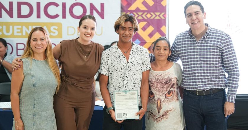Gobierno Municipal de Bahía de Banderas garantiza derecho a la identidad de joven surfista