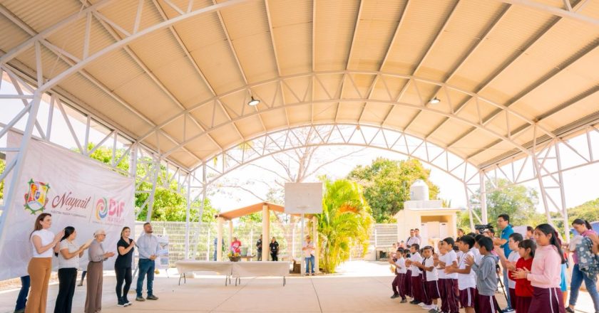 Beatriz Estrada impulsa la educación con espacios más seguros y dignos