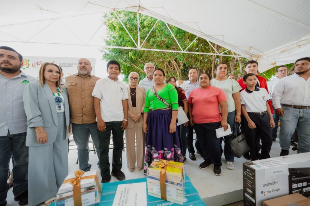 Fortalece Miguel Ángel Navarro la educación comunitaria con equipamiento