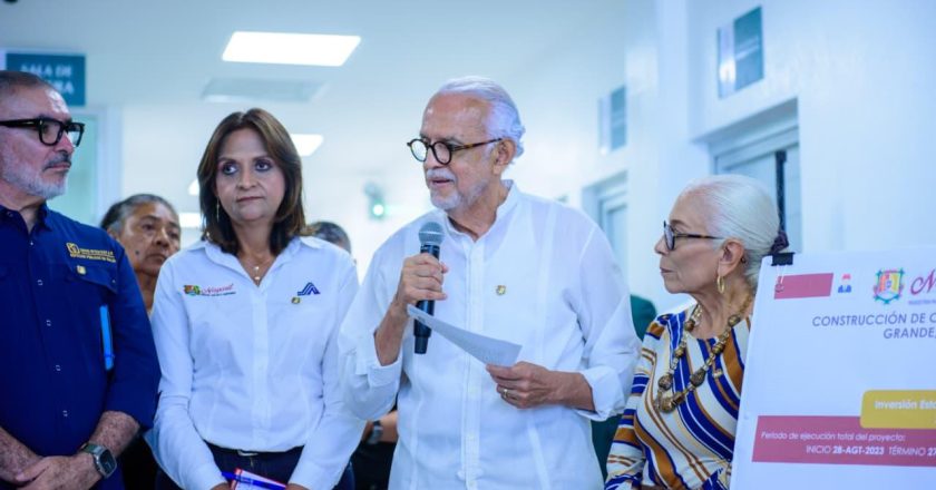 Encabezan Miguel Ángel Navarro y Beatriz Estrada entrega de Centro de Salud en Zacualpan, Compostela