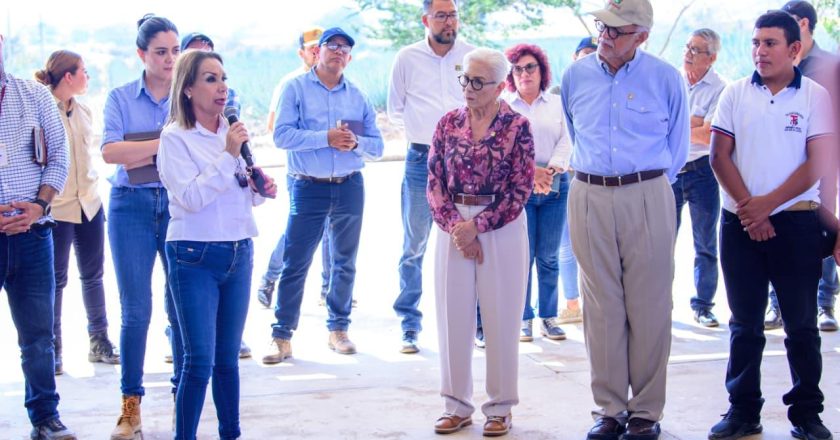 Miguel Ángel Navarro y Beatriz Estrada se comprometen con la educación en San Luis de Lozada
