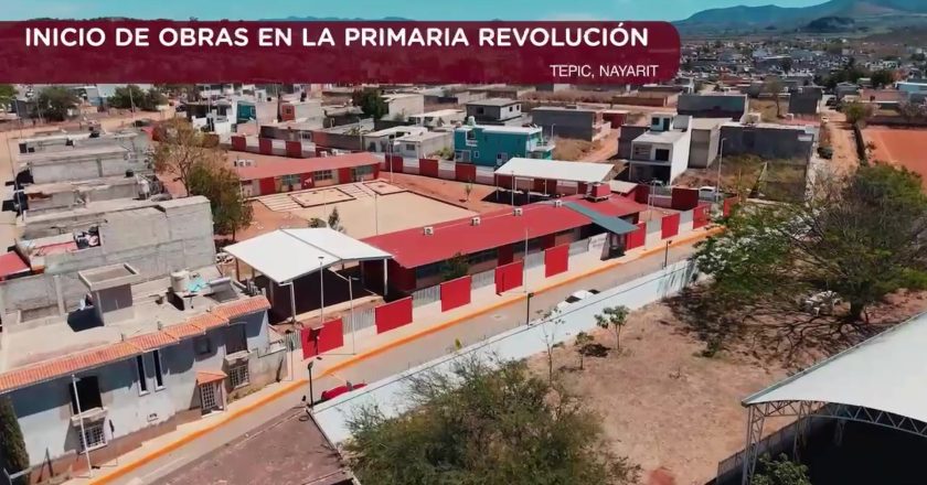 Miguel Navarro Quintero y esposa mejoran espacios educativos en Tepic