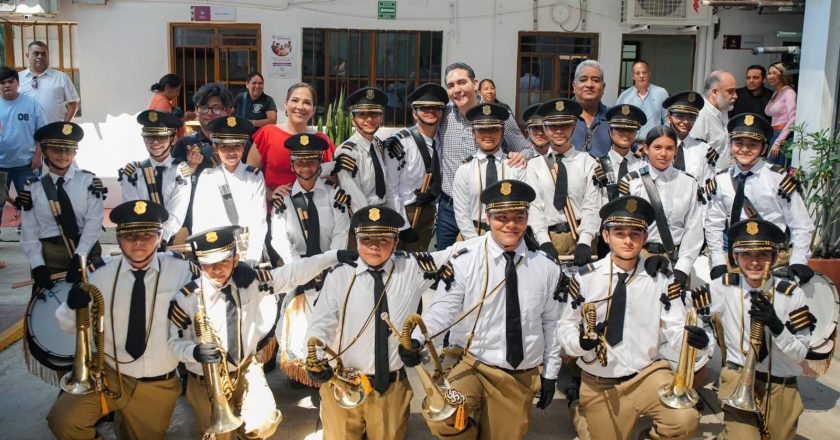 Reconocen a estudiantes de la Preparatoria No. 10 en el marco del Día Mundial de la Educación