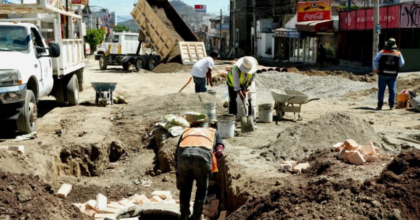 Vecinas y vecinos reconocen al Gobierno del Estado por la obra de la avenida Jacarandas en Tepic