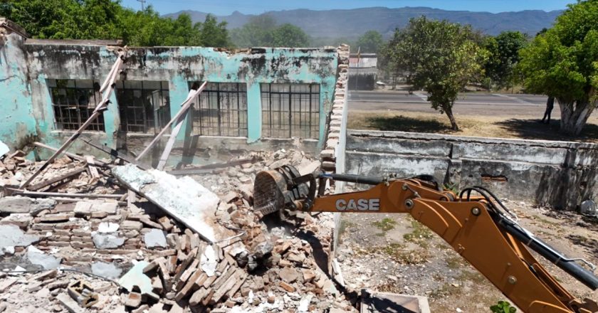 Miguel Ángel Navarro impulsa intervención integral en primaria de Tecuala